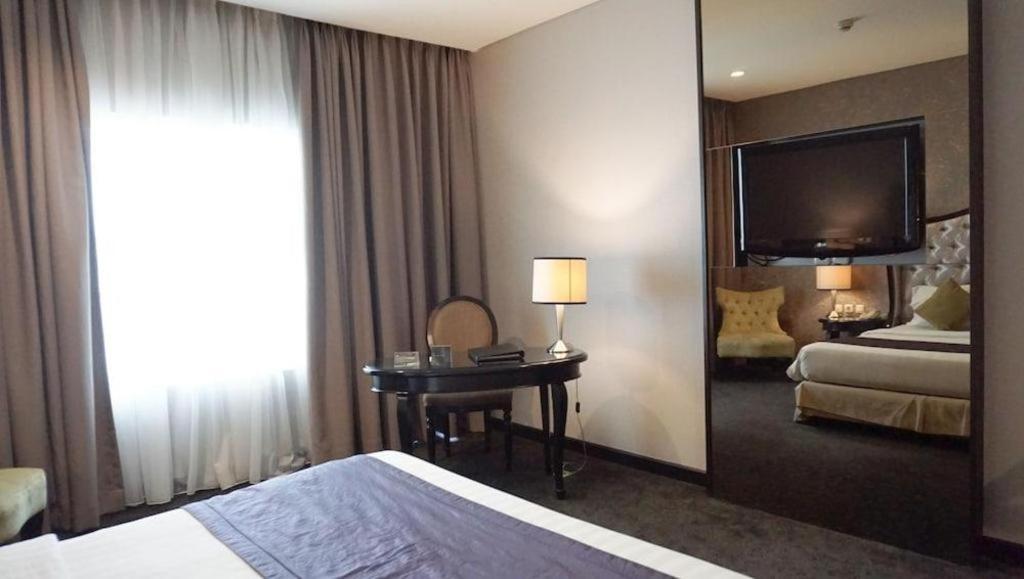 The Mirah Hotel Bogor Exteriör bild