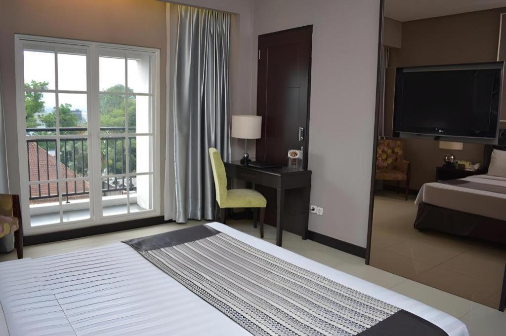 The Mirah Hotel Bogor Exteriör bild