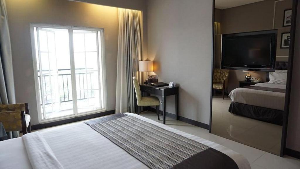 The Mirah Hotel Bogor Exteriör bild