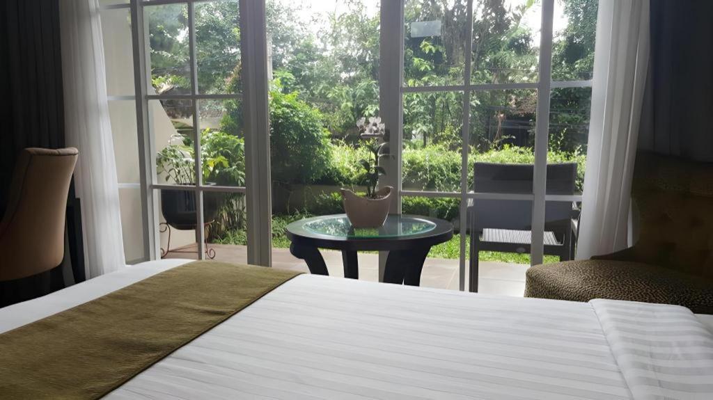 The Mirah Hotel Bogor Exteriör bild