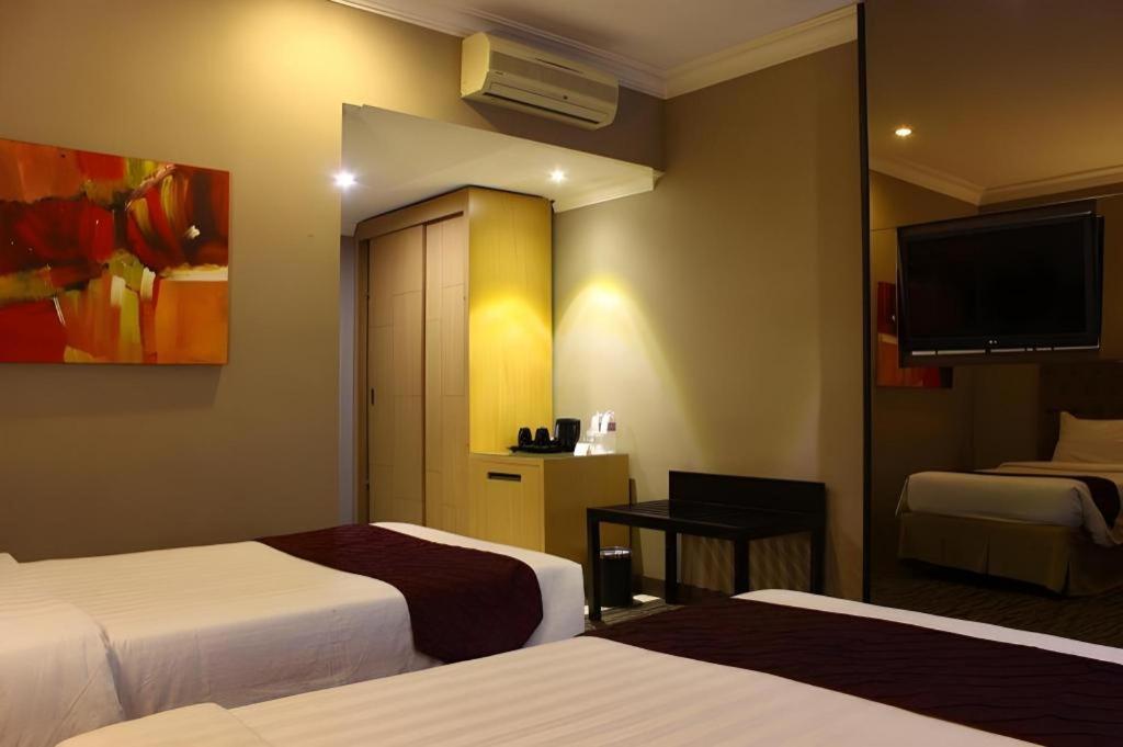 The Mirah Hotel Bogor Exteriör bild