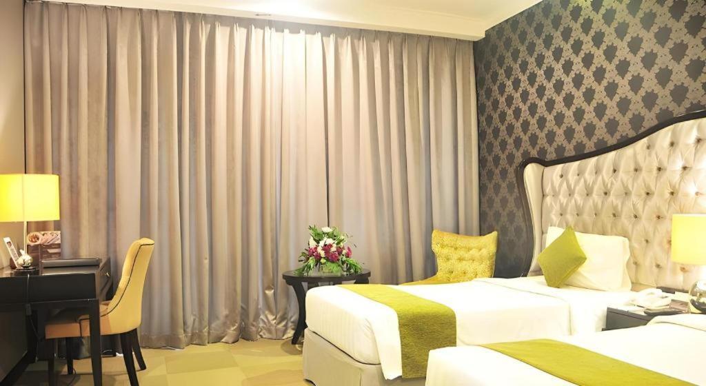 The Mirah Hotel Bogor Exteriör bild