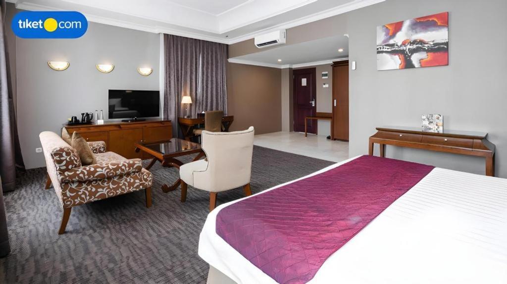 The Mirah Hotel Bogor Exteriör bild