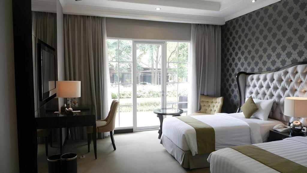 The Mirah Hotel Bogor Exteriör bild