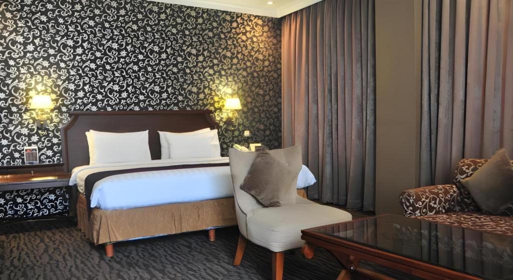 The Mirah Hotel Bogor Exteriör bild