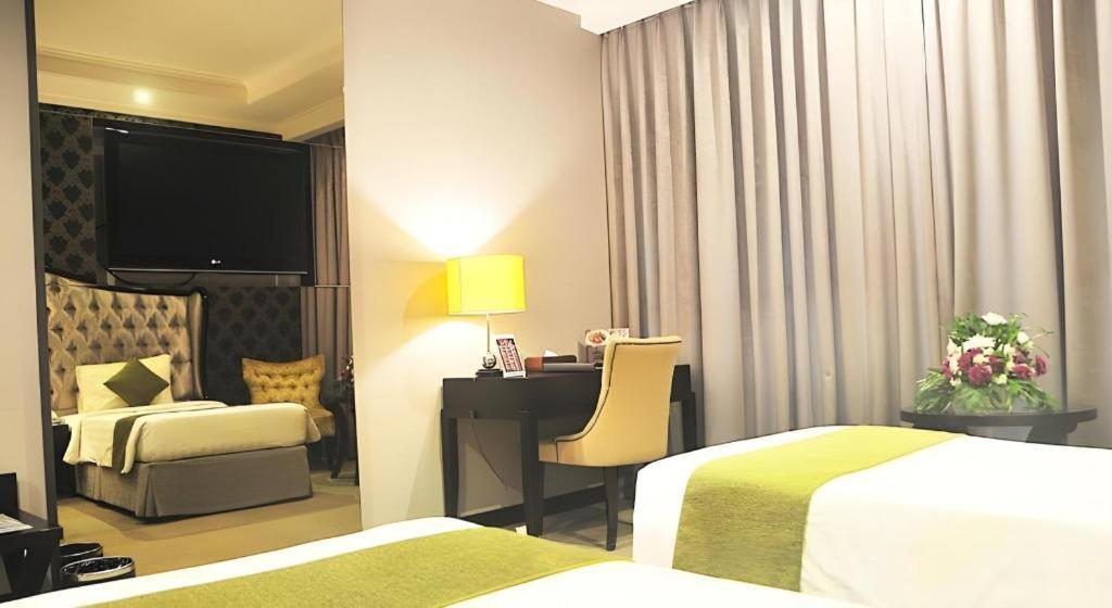 The Mirah Hotel Bogor Exteriör bild