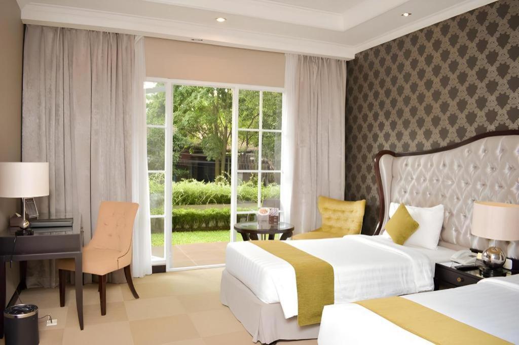 The Mirah Hotel Bogor Exteriör bild
