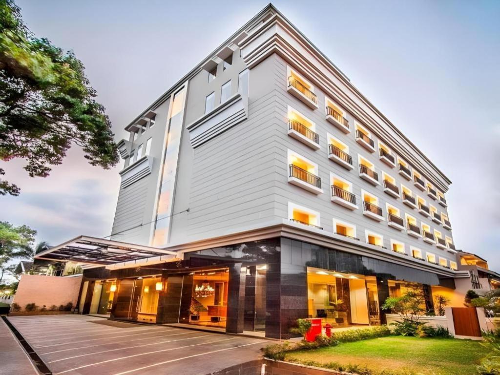 The Mirah Hotel Bogor Exteriör bild