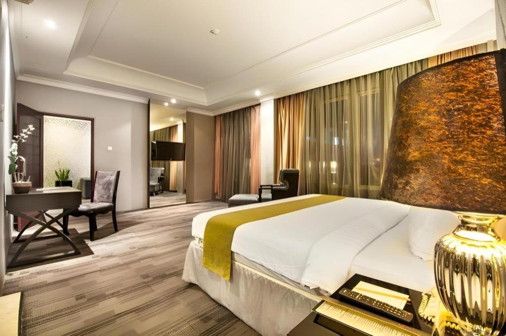 The Mirah Hotel Bogor Exteriör bild